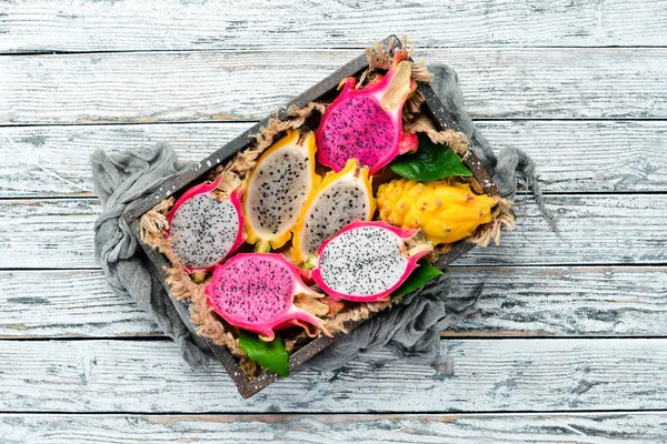 Dragon Fruit Scatola Legno Frutta Tropicale Pitahaya Vista Dall Alto — Foto Stock