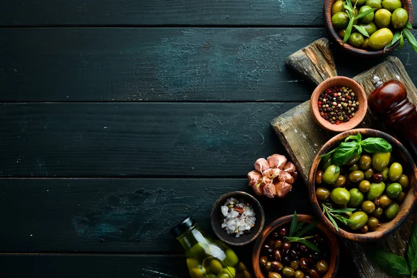 Olive Oil Olives Black Wooden Background — Stock Photo, Image