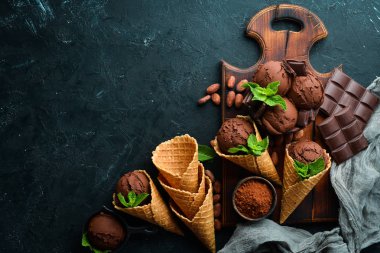 Çikolatalı dondurma. Üst te. Metniniz için boş alan.