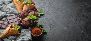 Çikolatalı dondurma. Üst te. Metniniz için boş alan.