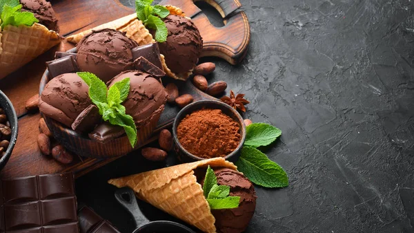 Çikolatalı dondurma. Üst te. Metniniz için boş alan.