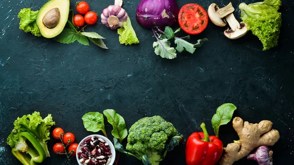 Légumes Frais Sur Fond Noir Nourriture Végétarienne Vue Dessus Espace — Photo