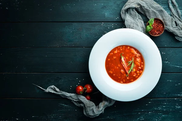 Tomato soup with corn and vegetables. On a wooden background. Top view. Free space for your text. — Stock Image Tomato Soup Corn Vegetables Wooden Background Top View Free Space Stock Picture