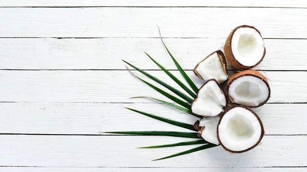 Coco Fresco Sobre Fondo Madera Blanca Frutas Tropicales Una Locura — Foto de Stock