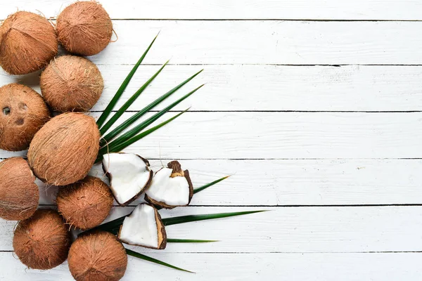 Coco Fresco Sobre Fondo Madera Blanca Frutas Tropicales Una Locura — Foto de Stock