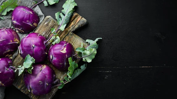 Repolho Kohlrabi Roxo Num Fundo Preto Vista Superior Espaço Livre — Fotografia de Stock