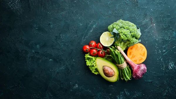 Légumes Frais Sur Fond Noir Nourriture Végétarienne Vue Dessus Espace — Photo