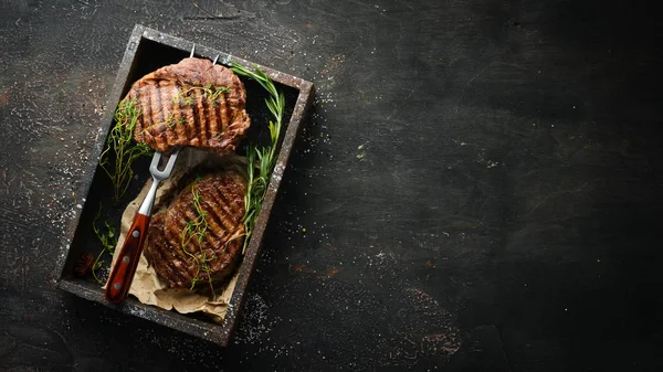 Grilled Ribeye Beef Steak Herbs Spices Dark Table Top View — Stock Photo, Image