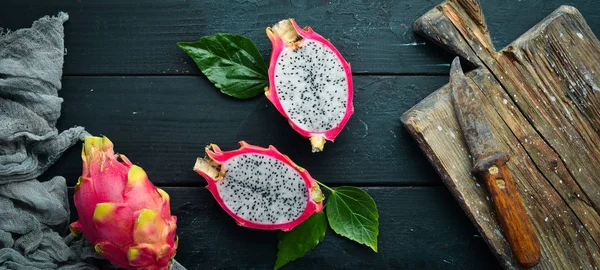 Pytahya Frais Sur Fond Noir Dragon Fruit Fruits Tropicaux Vue — Photo