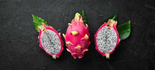 Pytahya Fresco Sobre Fondo Negro Fruta Del Dragón Frutas Tropicales — Foto de Stock