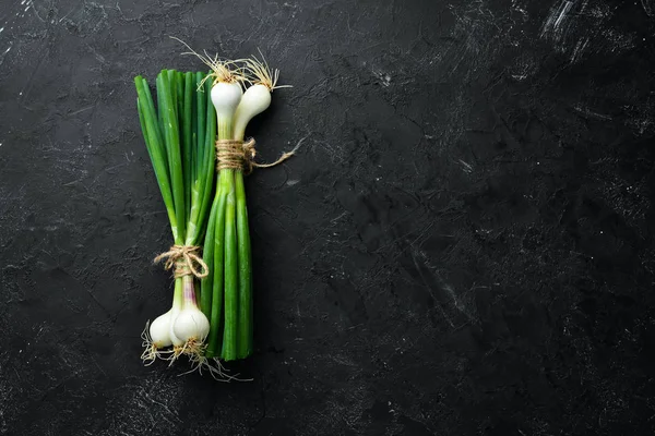 Verse Groene Een Zwarte Stenen Achtergrond Verse Groenten Bovenaanzicht Vrije — Stockfoto