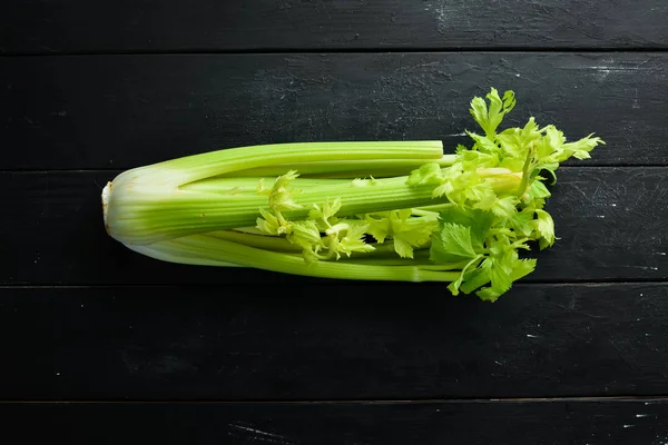 Friss Zöld Zeller Szárral Fekete Háttér Egészséges Táplálkozás Felülnézet Szabad — Stock Fotó