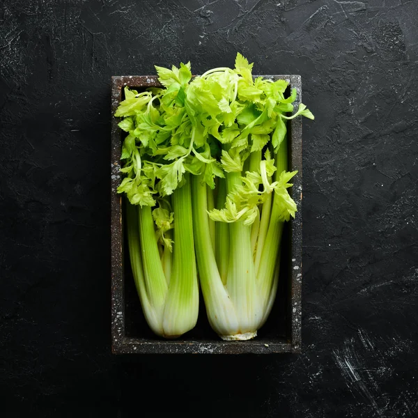 Aipo Verde Fresco Uma Caixa Madeira Comida Saudável Vista Superior — Fotografia de Stock