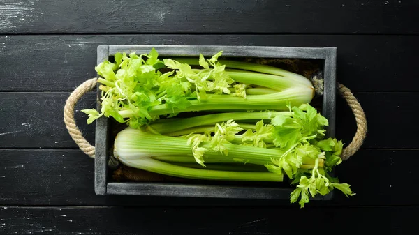 Friss Zöld Zeller Egy Fadobozban Egészséges Táplálkozás Felülnézet Szabad Hely — Stock Fotó