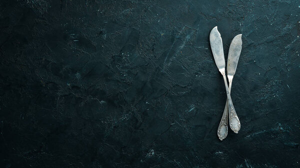 Старый нож столовые приборы. Вид сверху. Свободное место для текста
.