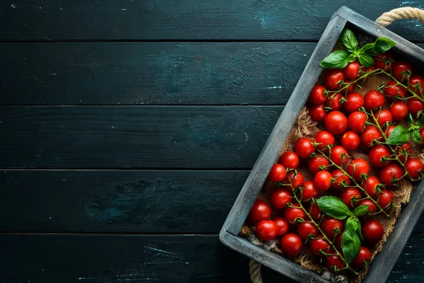 Tomates Cherry Una Caja Madera Vista Superior Espacio Libre Para — Foto de Stock