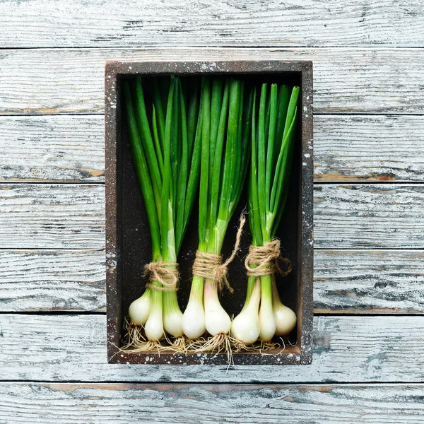 Verse Groene Een Houten Kist Verse Groenten Bovenaanzicht Vrije Ruimte — Stockfoto