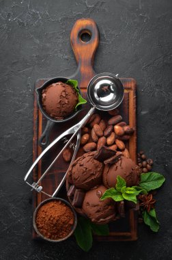 Çikolatalı dondurma. Üst te. Metniniz için boş alan.