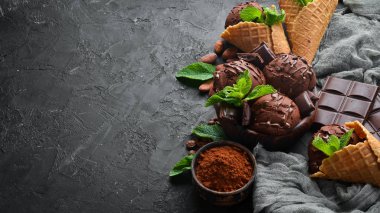 Çikolatalı dondurma. Üst te. Metniniz için boş alan.