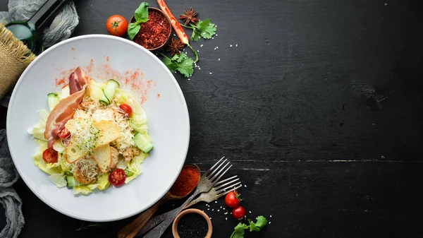 Vegetable Caesar Salad Bacon Wooden Background Top View Free Space — Stock Photo, Image