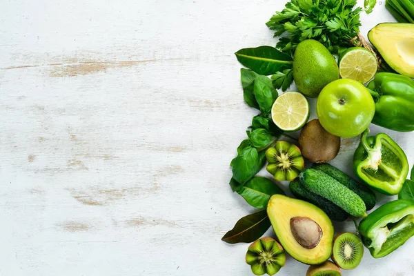 Vers Biologisch Groen Fruit Groenten Avocado Kiwi Limoen Peterselie Biologisch — Stockfoto