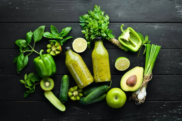 Smoothies Verdes Verduras Frutas Comida Saludable Estilo Rústico Frutas Vista — Foto de Stock