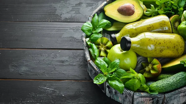 Zöld Smoothies Zöldség Gyümölcs Egészséges Táplálkozás Rusztikus Stílusban Gyümölcsök Felülnézet — Stock Fotó