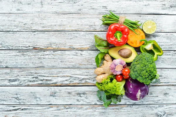 Verdure Fresche Crude Fondo Bianco Legno Vista Dall Alto Spazio — Foto Stock