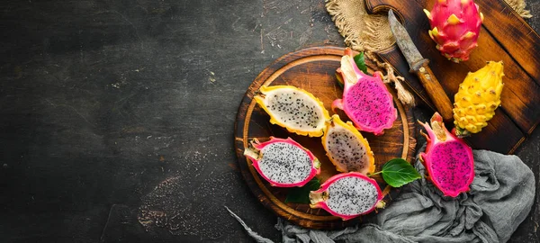 Vers Draken Fruit Een Zwarte Achtergrond Tropisch Fruit Bovenaanzicht Vrije — Stockfoto