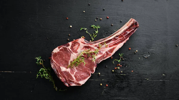 Suchý Steakový Kovboj Černém Pozadí Tomahawský Steak Zobrazení Bbq Top — Stock fotografie