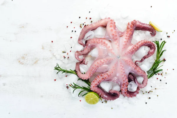 Chobotnice Kořením Bílém Dřevěném Stole Mořské Plody Volné Místo Pro — Stock fotografie