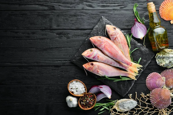 Peixe Tainha Vermelho Peixe Marinho Frutos Mar Fundo Preto Vista — Fotografia de Stock