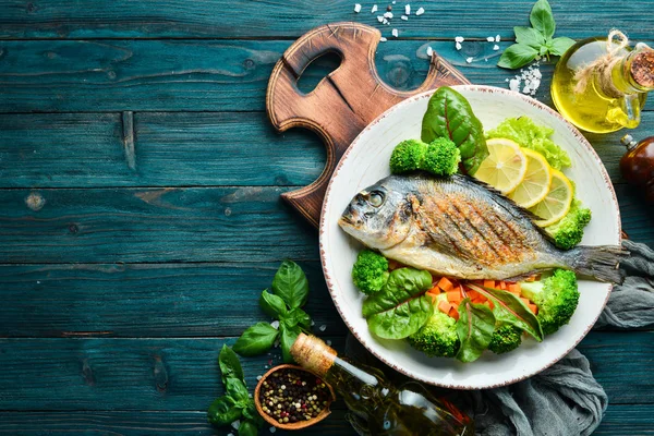 Dorado Ryba Grilovanou Zeleninou Mořské Plody Pohled Shora Volné Místo — Stock fotografie