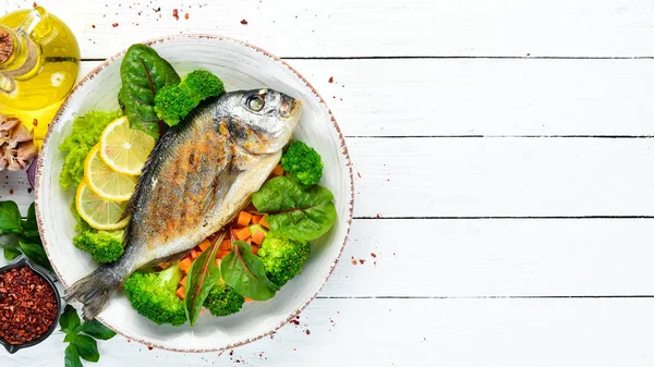 Dorado fish with grilled vegetables. Seafood. Top view. Free copy space. — Stock Image Dorado Fish Grilled Vegetables Seafood Top View Free Copy Space Stock Photo