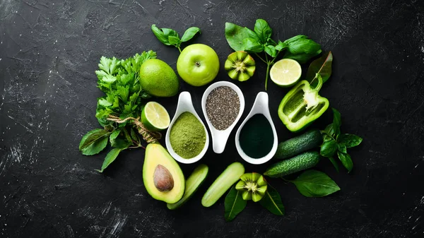건강한 채식주의자를위한 깨끗한 단백질 아보카도 스피룰리나 텍스트에 사용할 — 스톡 사진