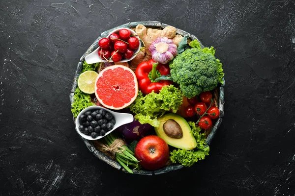 Friss Zöldségek Gyümölcsök Fekete Háttérrel Vitaminok Ásványi Anyagok Felülnézet Szabad — Stock Fotó