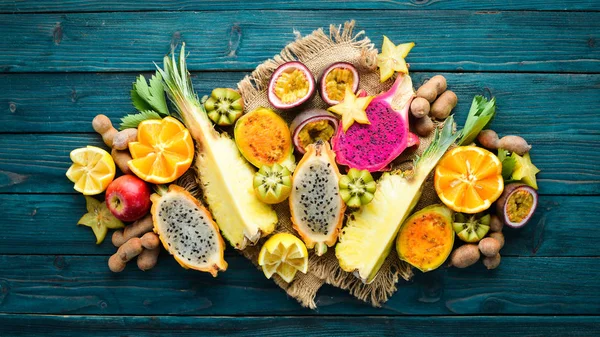 Fruits Tropicaux Fruits Passion Ananas Fruits Dragon Kiwis Cactus Sur — Photo