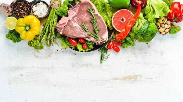 Carne Fresca Con Ingredientes Para Cocinar Comida Saludable Vista Superior —  Fotos de Stock