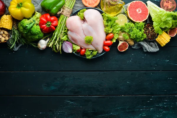 Świeży Filet Kurczaka Warzywami Koncepcja Zdrowego Odżywiania Widok Góry Bezpłatna — Zdjęcie stockowe