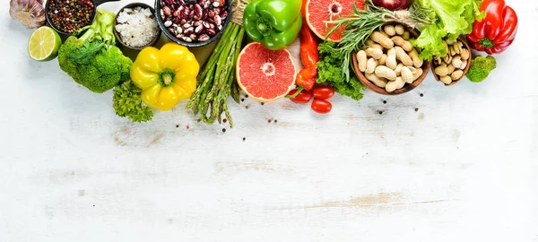 Bio Lebensmittel Frisches Gemüse Und Obst Auf Weißem Hintergrund Ansicht — Stockfoto