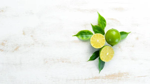 Green Limes White Wooden Background Fruits Top View Free Space — Stock Photo, Image