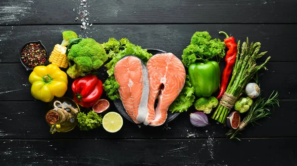 Φιλέτο Σολομού Λαχανικά Έννοια Της Υγιεινής Διατροφής Κορυφαία Προβολή Δωρεάν — Φωτογραφία Αρχείου