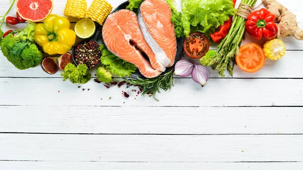 Frische Lachssteaks Mit Zutaten Zum Kochen Gesunde Ernährung Ansicht Von — Stockfoto