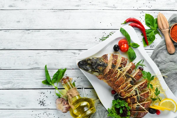 Carpa Pescado Relleno Horno Con Verduras Platos Del Restaurante Vista — Foto de Stock