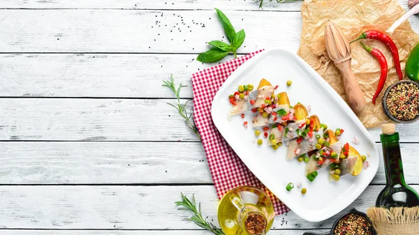 Arenque Con Patatas Horno Plato Platos Del Restaurante Vista Superior — Foto de Stock