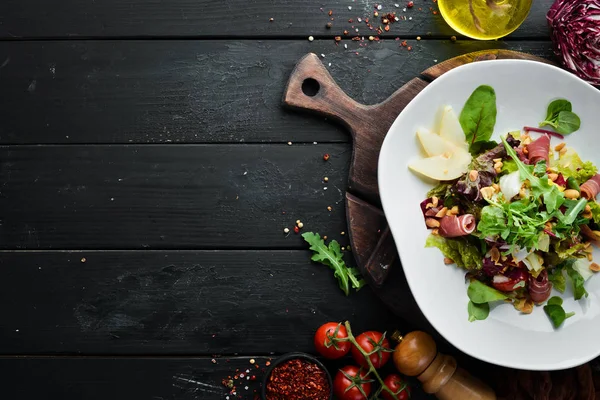 Prosciutto Fındık Ile Sebze Salatası Gıda Üst Metniniz Için Boş — Stok fotoğraf