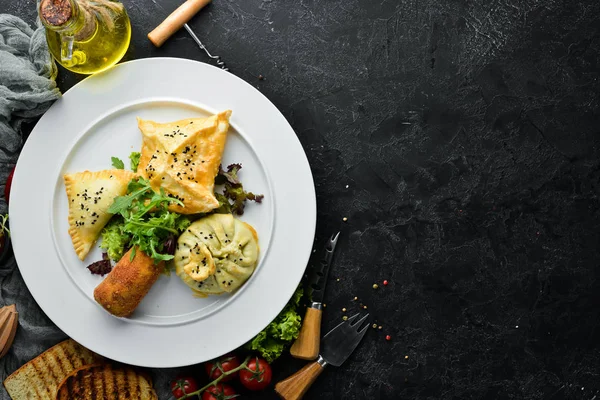 Gebackene Chinkali Mit Fleisch Käse Und Pilzen Essen Ansicht Von — Stockfoto