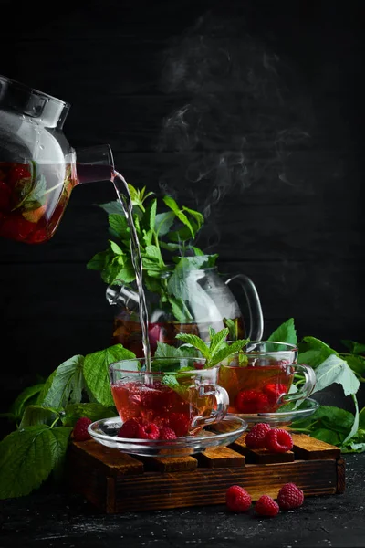 Málna Menta Tea Forró Téli Italok Fekete Alapon Felülnézet — Stock Fotó