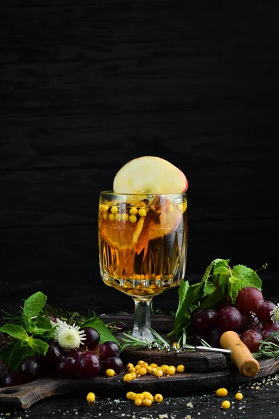 Heißgetränke Aus Äpfeln Sanddorn Und Zimt Glas Ansicht Von Oben — Stockfoto