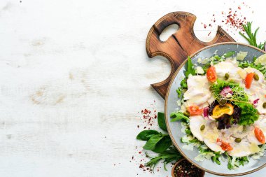 Parmesan peynirli tavuk carpaccio. Gıda. Üst te. Metniniz için boş alan.